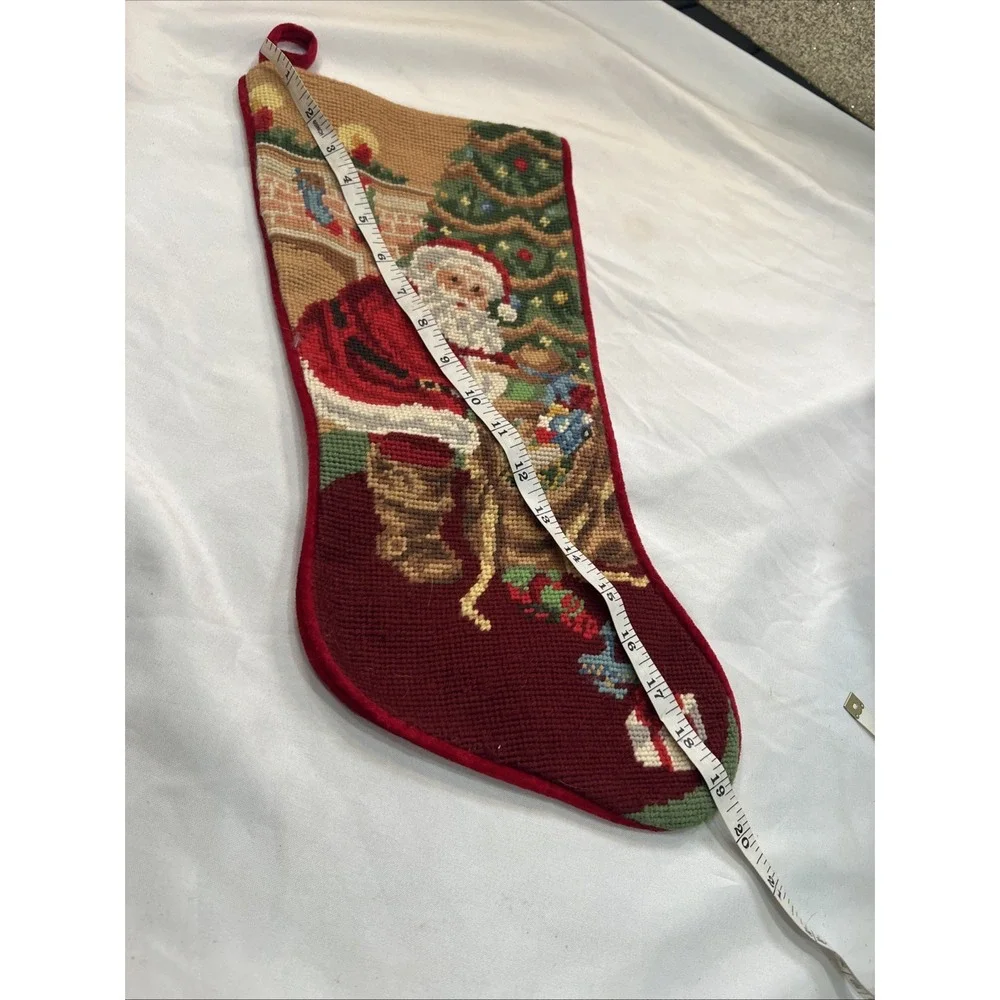 CHRISTMAS NEEDLEPOINT SANTA‎ 18